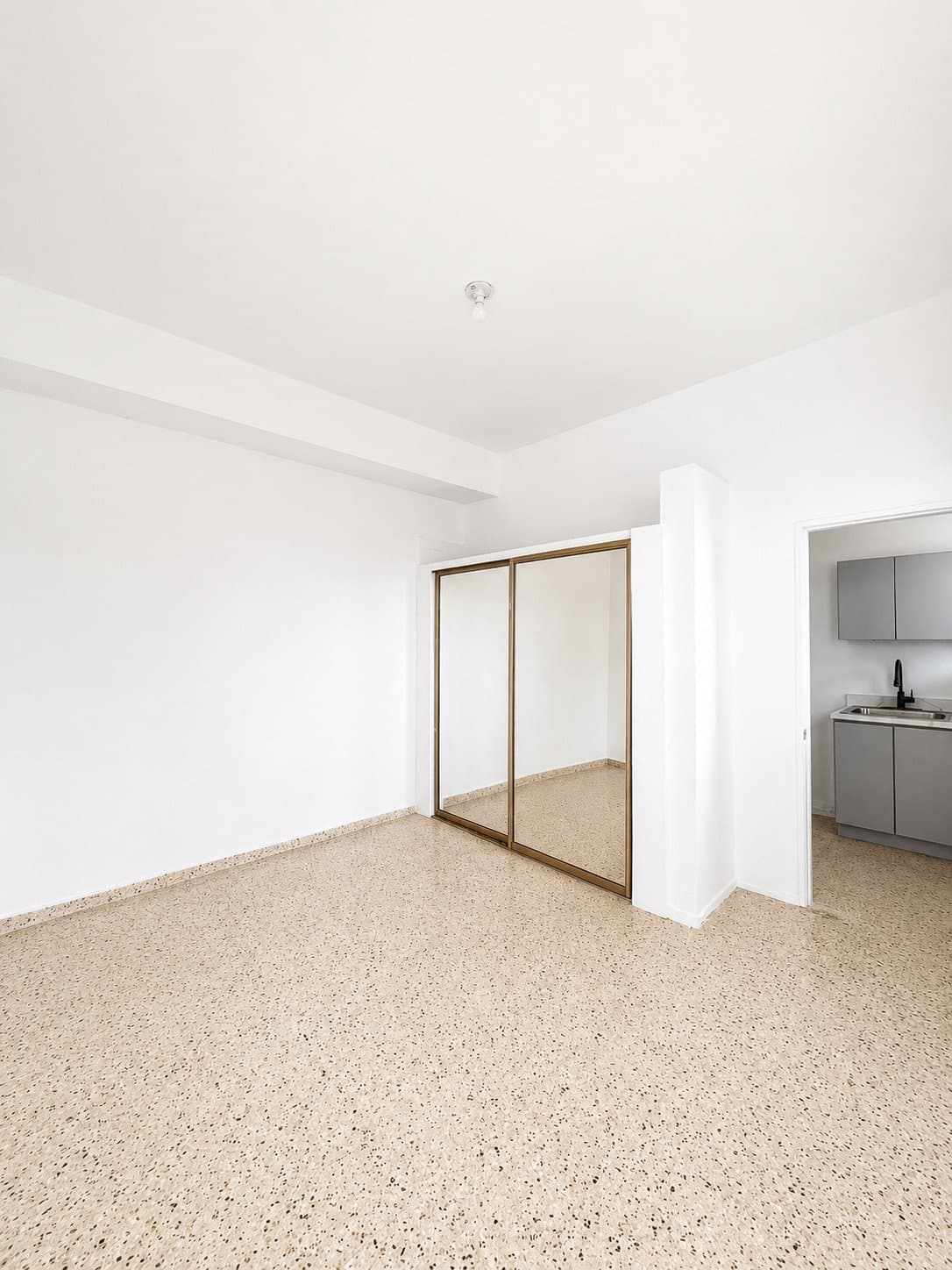 HH-16 Unit C · 1-Bed Apartment for Rent · Country Club - 3